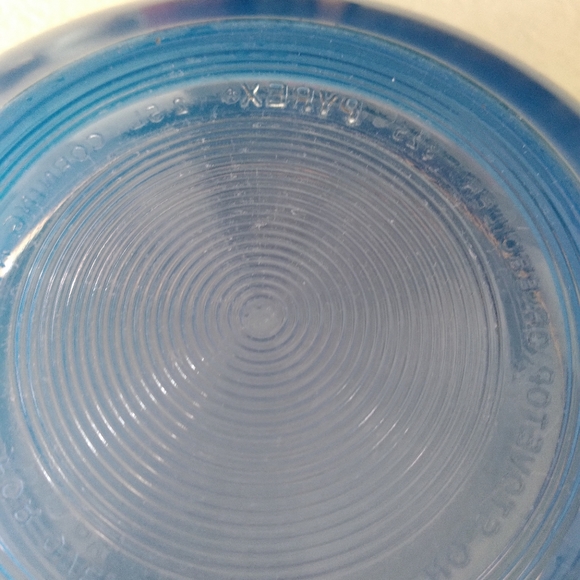 Pyrex 325 cobalt blue mixing bowl 2.5L with clear glass bottom - Picture 8 of 13